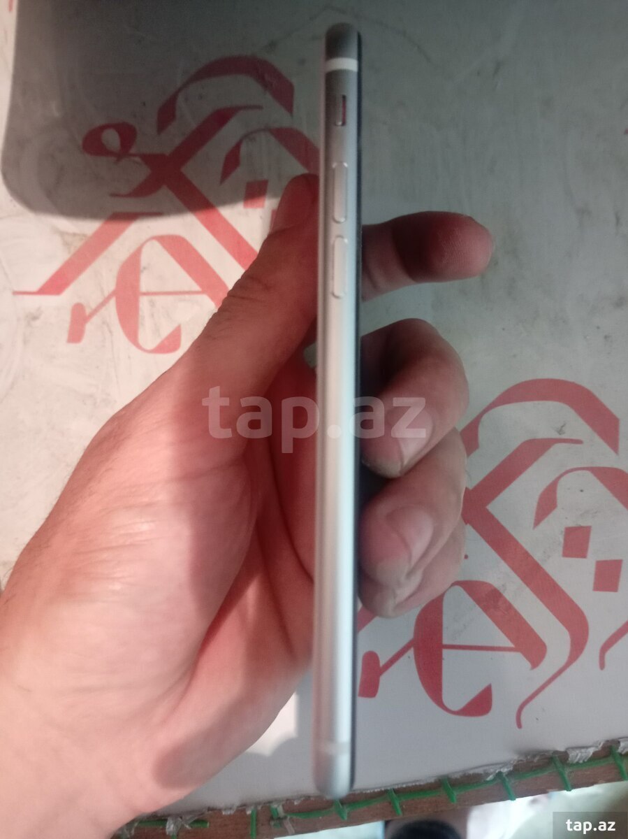 Apple iPhone SE Silver 64GB (3)