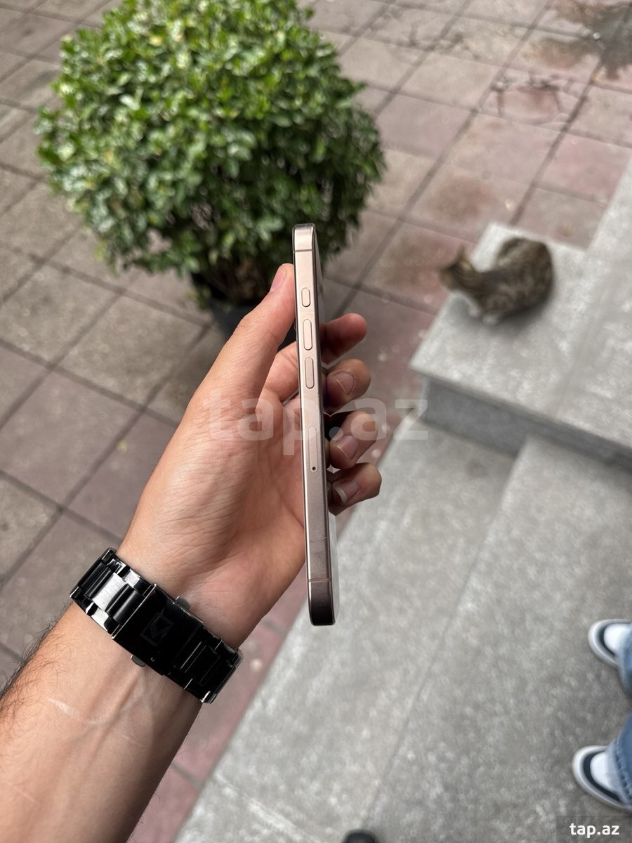 Apple iPhone 16 Pro Desert Titanium 256GB/8GB (3)