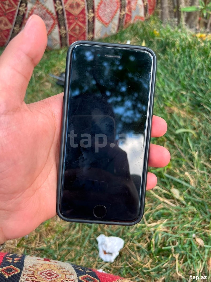 Apple iPhone SE (2020) Red 64GB/3GB (3)