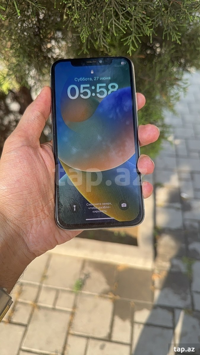 Apple iPhone X Silver 64GB/3GB (2)