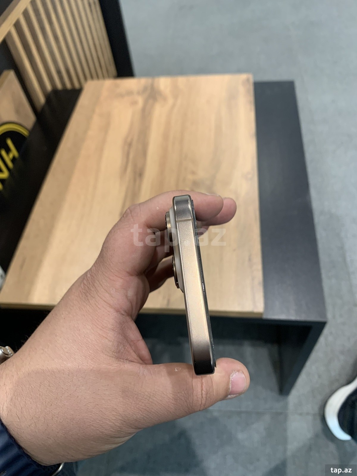 Apple iPhone 16 Pro Max Desert Titanium 256GB/8GB (3)