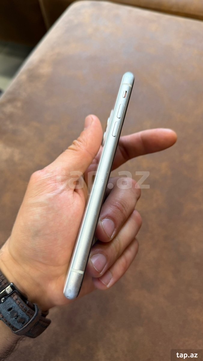 Apple iPhone 11 White 64GB/4GB (3)