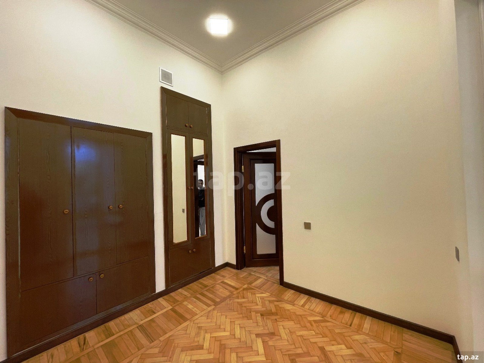 Ofis icarəyə verilir, 28 May m. (9)