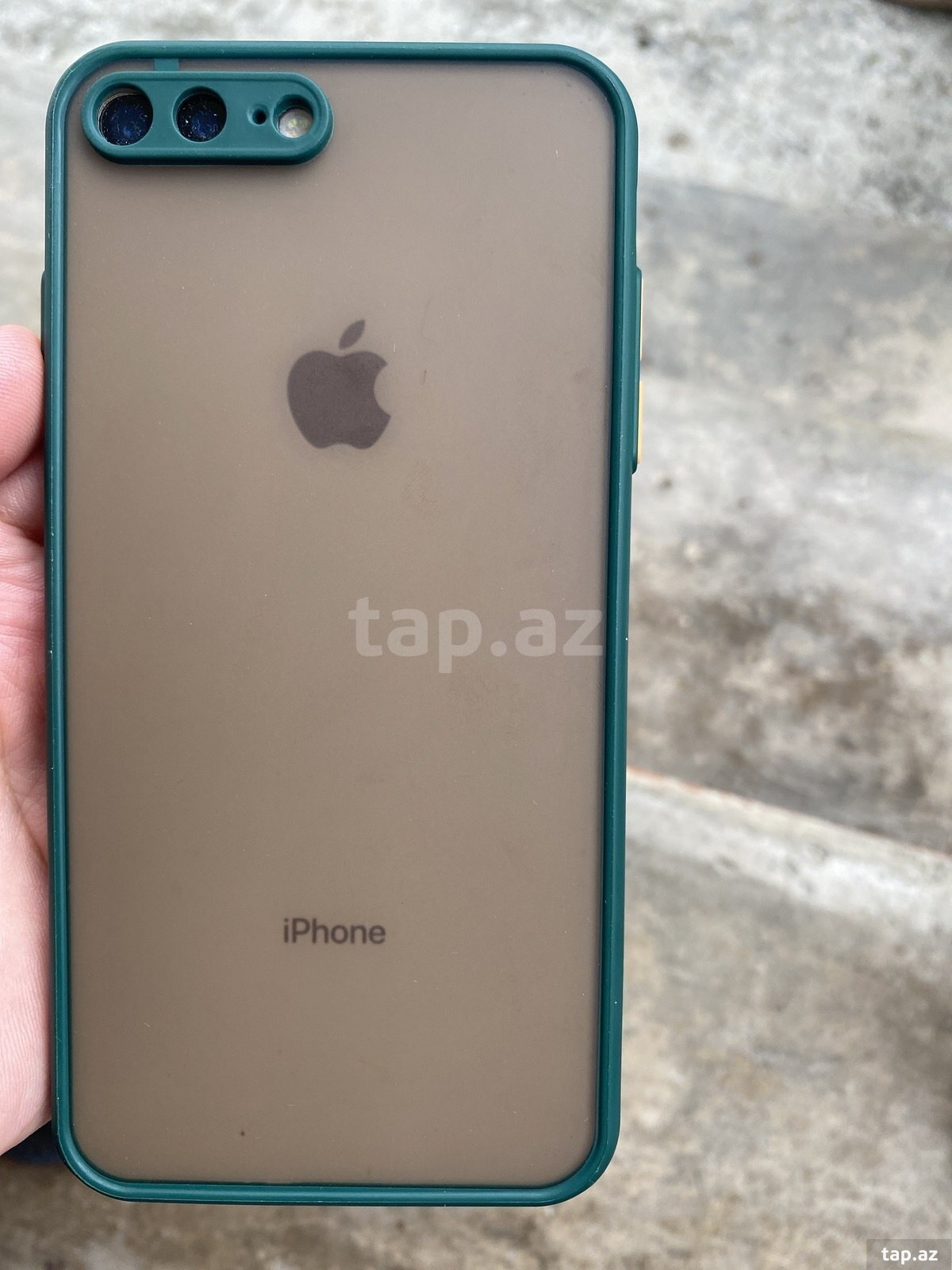 Apple iPhone 8 Plus Gold 64GB (2)