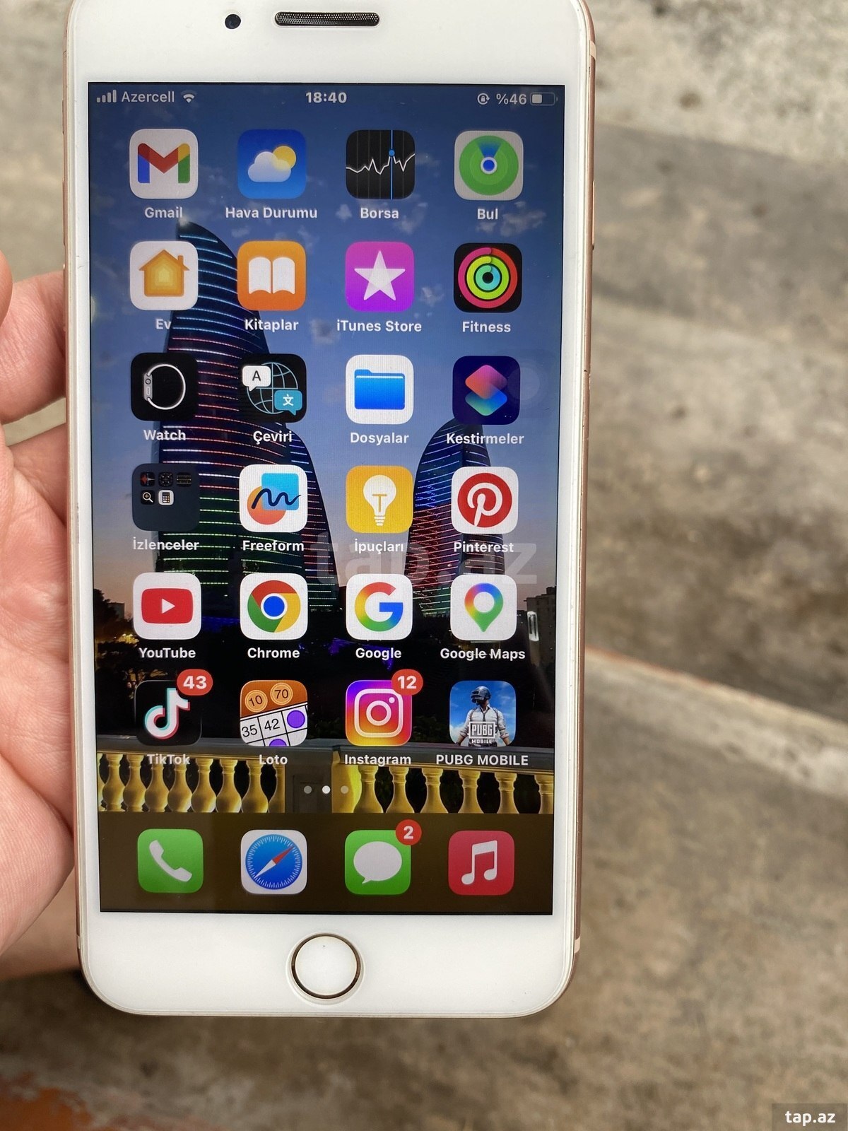Apple iPhone 8 Plus Gold 64GB (4)