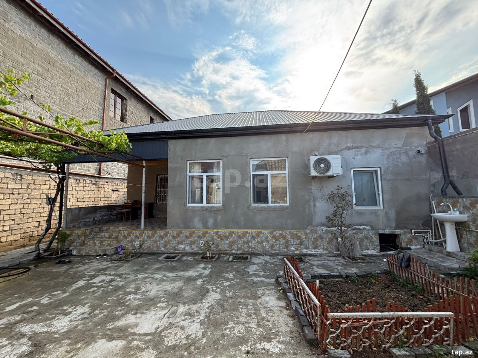 Həyət evi, Buzovna qəs. (7)