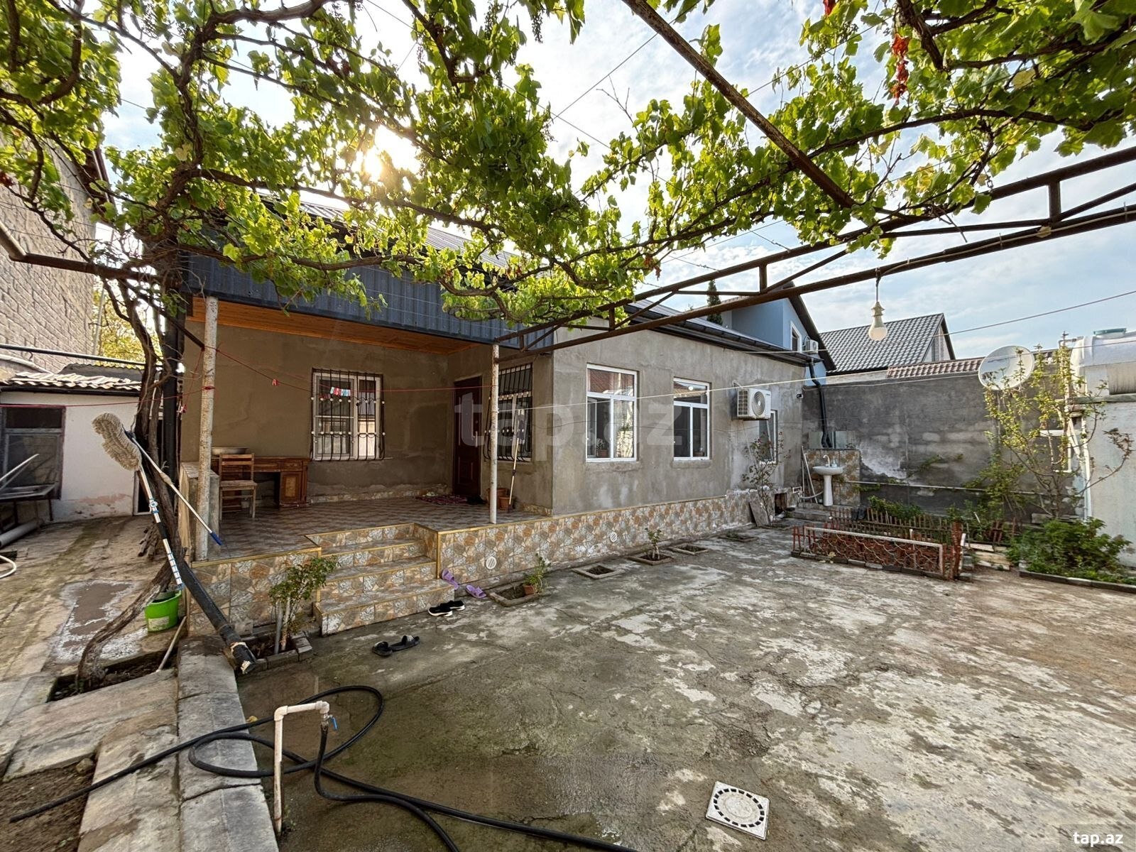 Həyət evi, Buzovna qəs. (8)