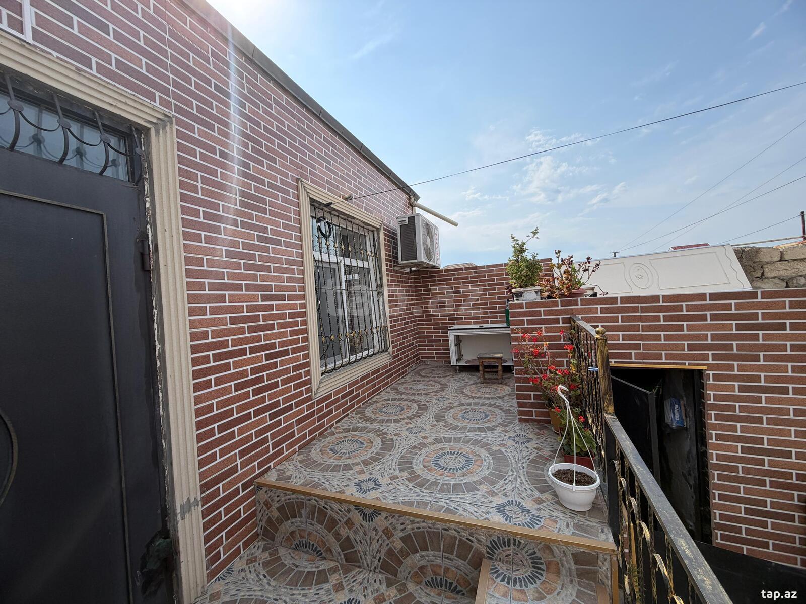 Həyət evi, Savalan qəs. (13)