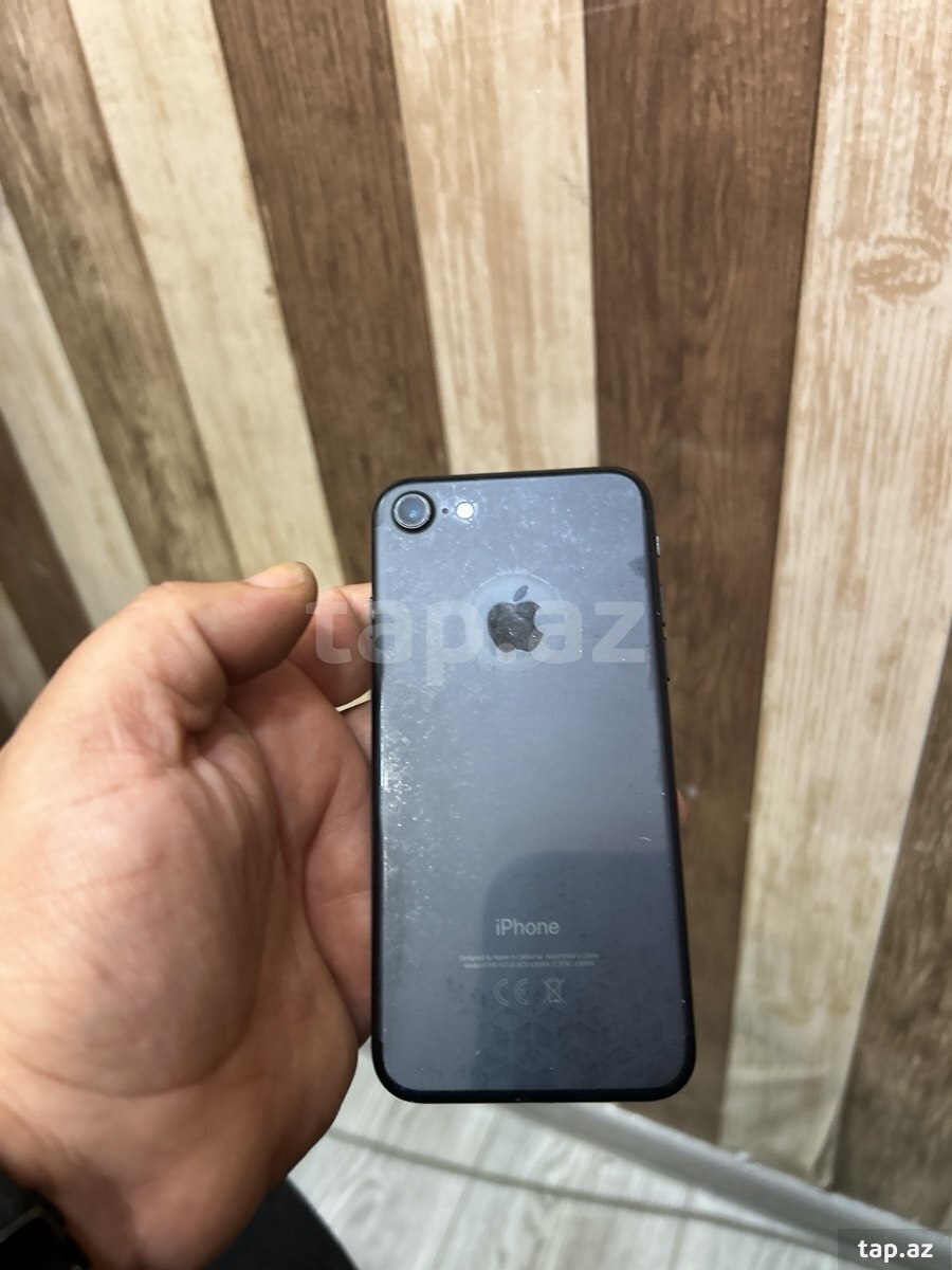 Apple iPhone 7 Black 32GB (2)