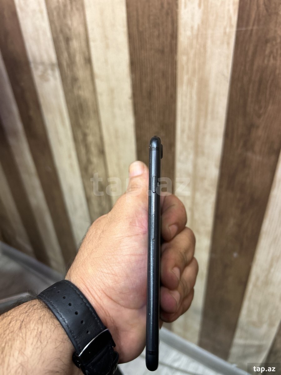 Apple iPhone 7 Black 32GB (3)