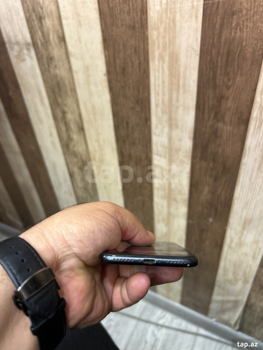 Apple iPhone 7 Black 32GB (4)
