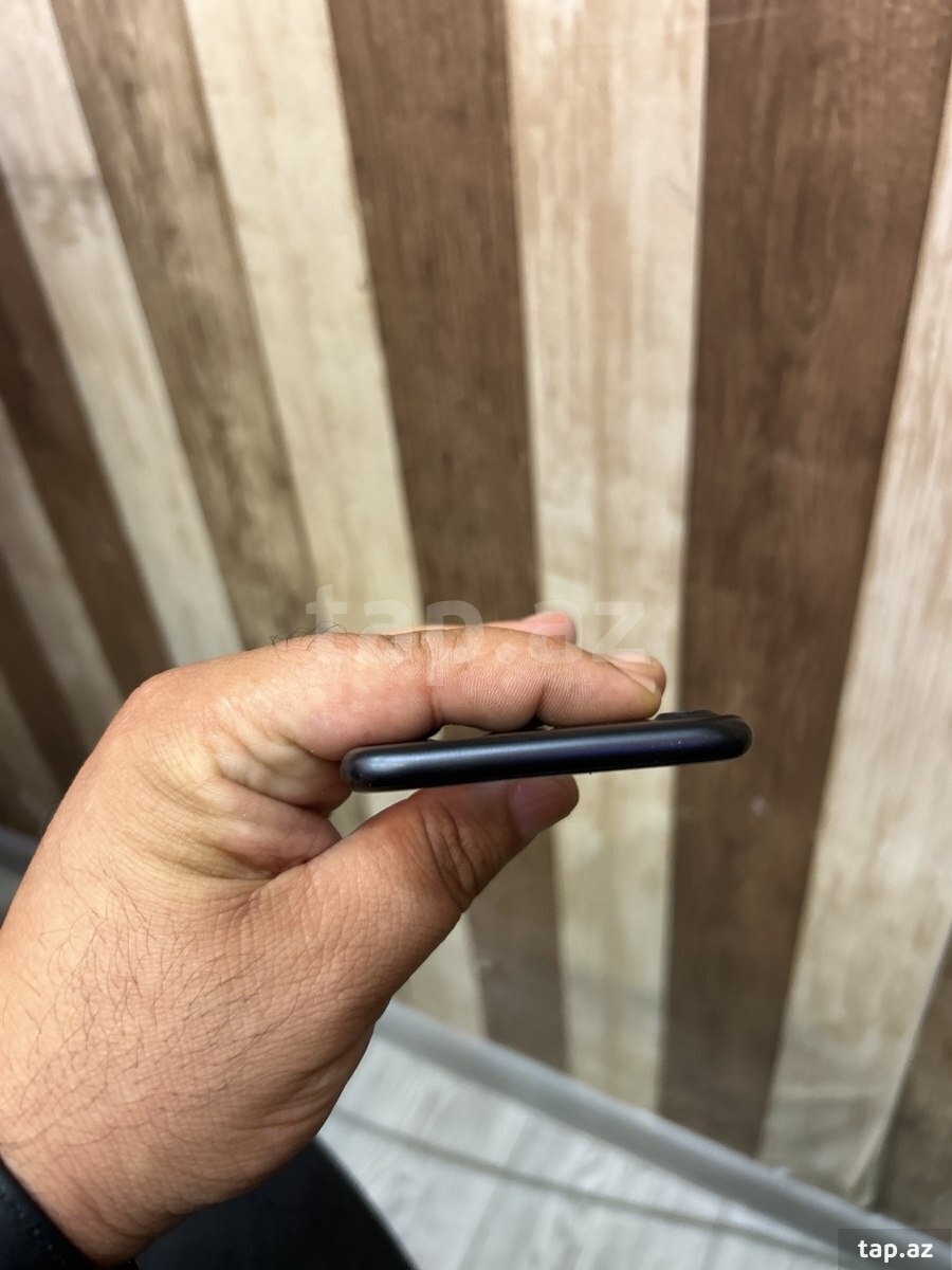 Apple iPhone 7 Black 32GB (5)