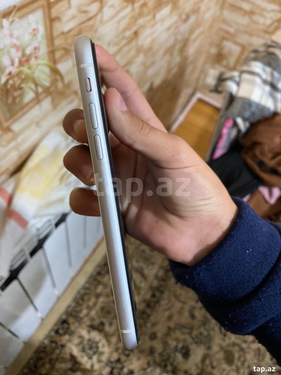 Apple iPhone XR White 64GB/3GB (6)