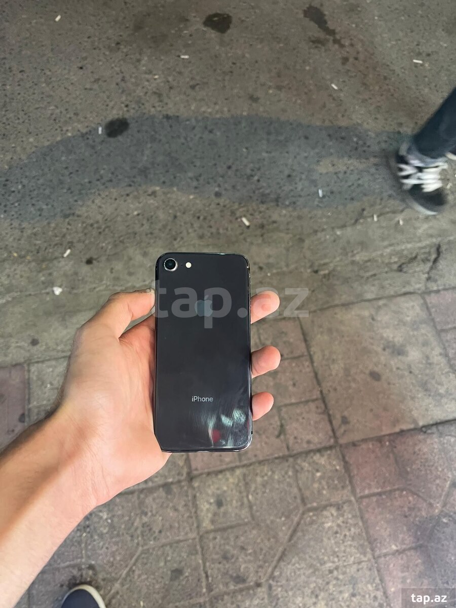 Apple iPhone 8 Space Gray 64GB (2)