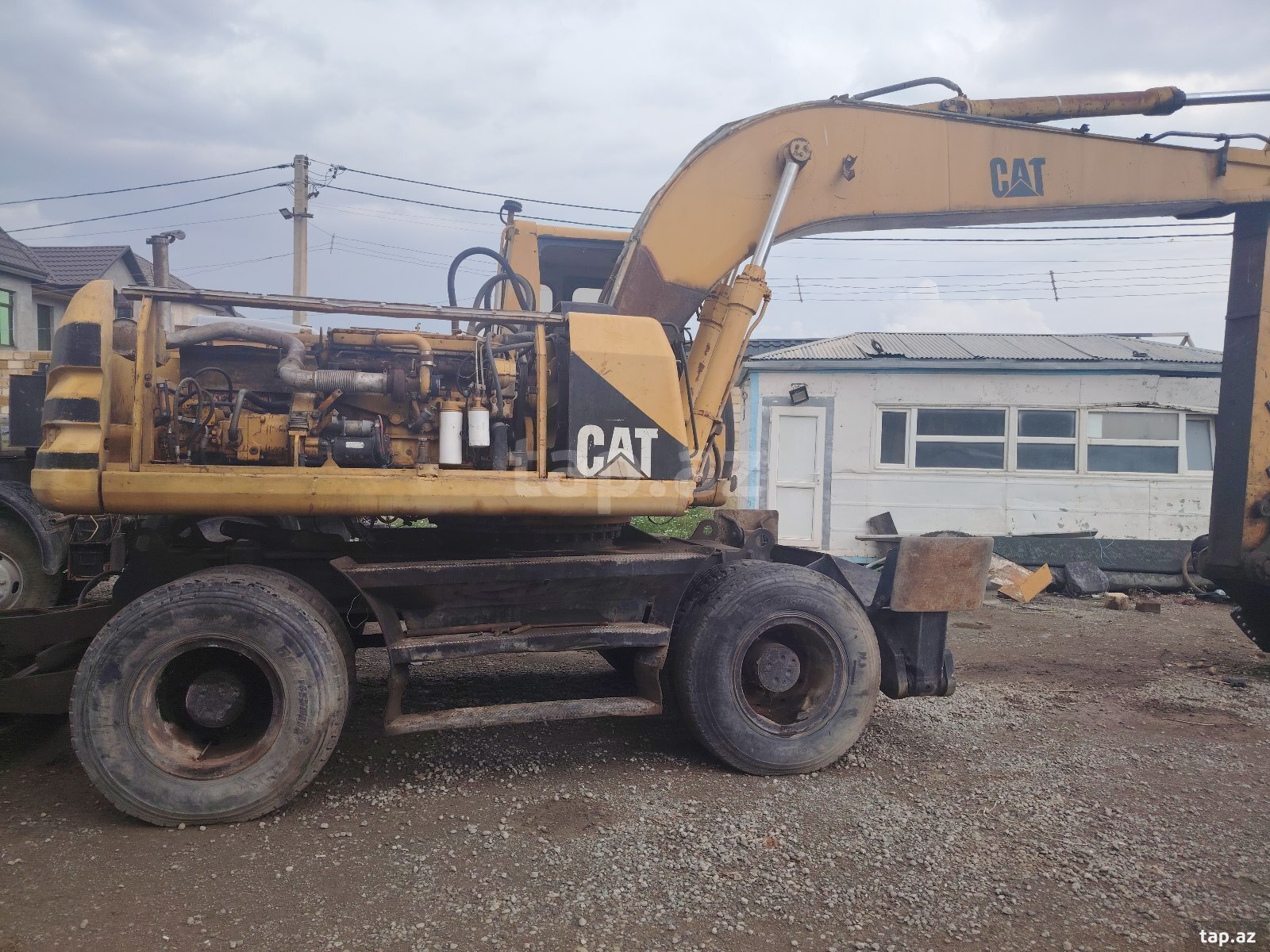 Ekskavator CAT, 1996 il (2)