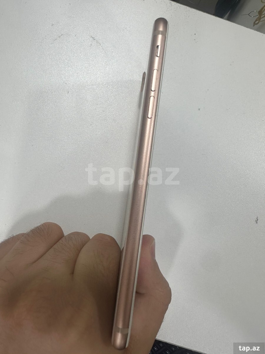 Apple iPhone 8 Plus Gold 64GB (3)