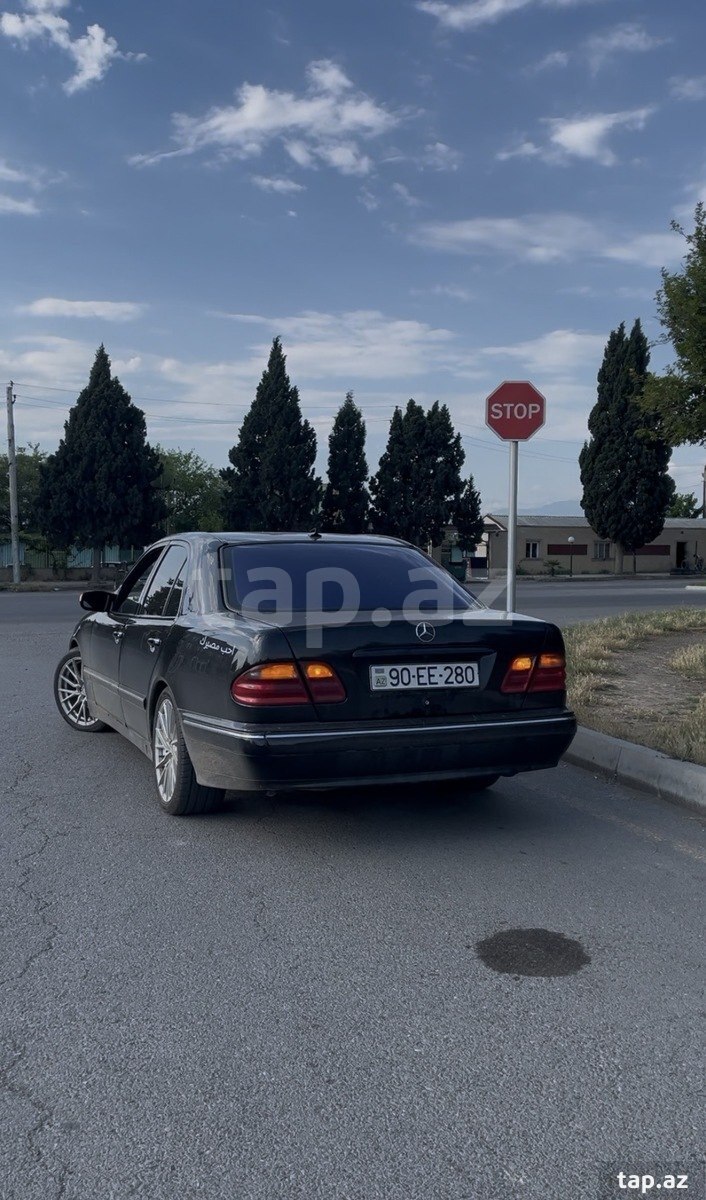 Mercedes E 280, 2001 il (13)