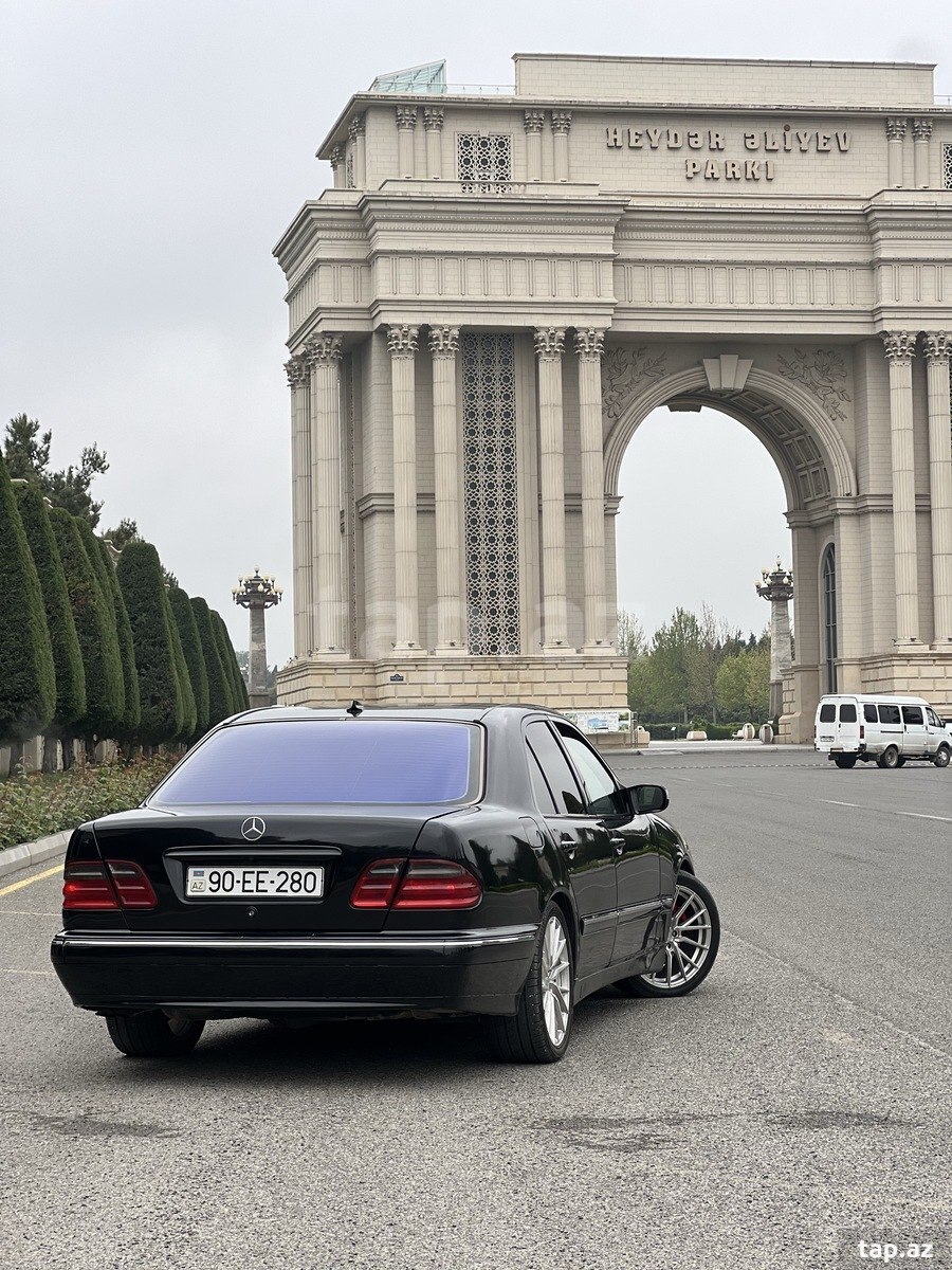 Mercedes E 280, 2001 il (4)