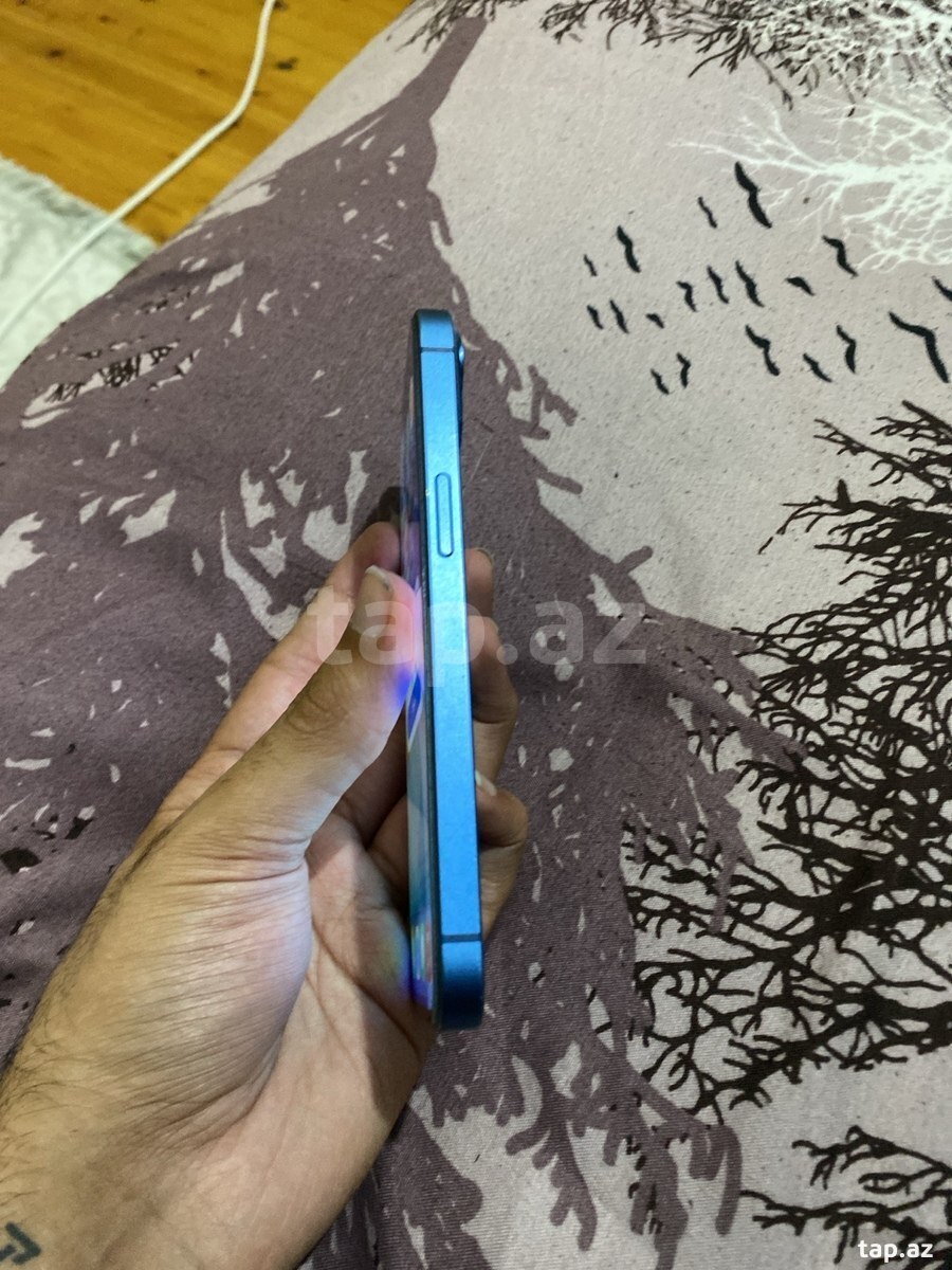 Apple iPhone 13 Blue 128GB/4GB (4)