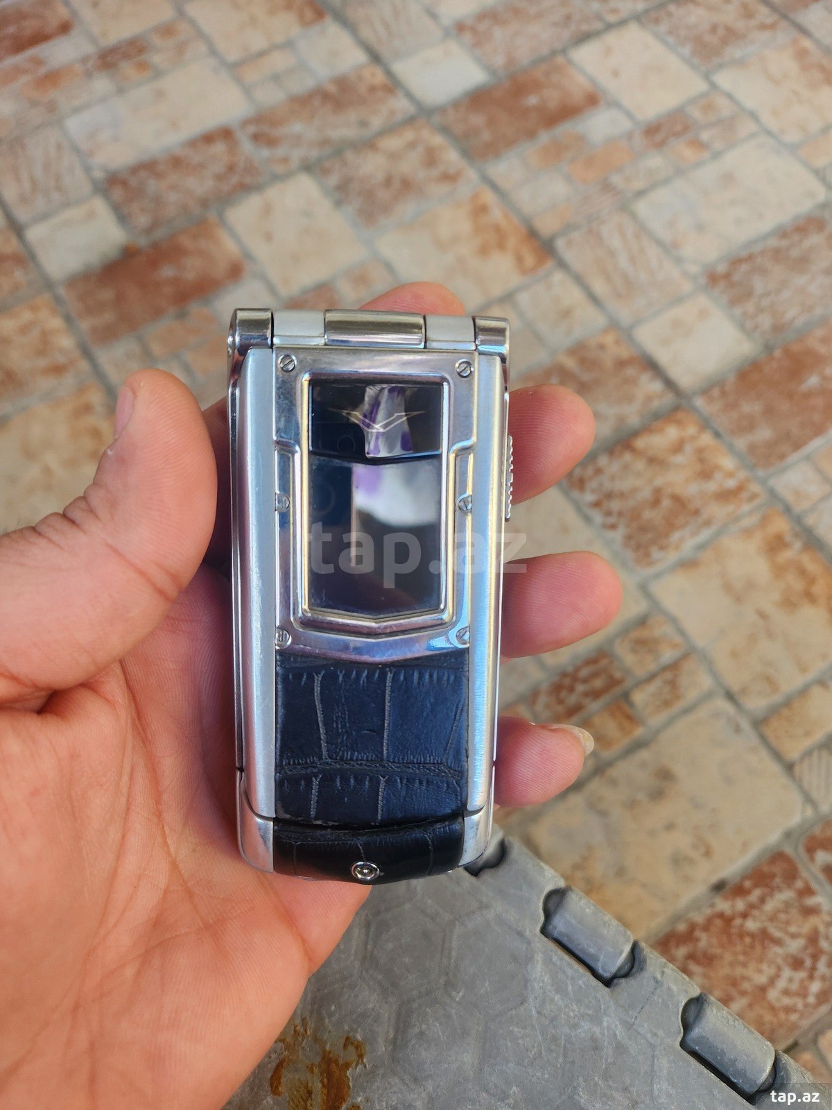 Vertu Constellation Ayxta Black Alligator