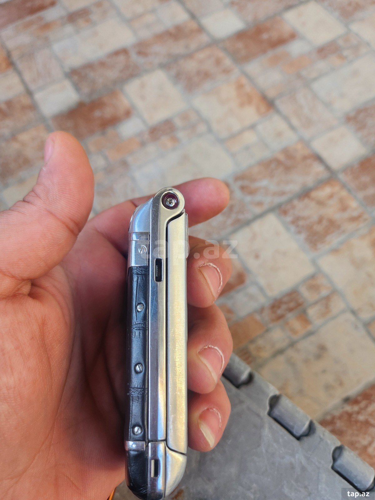 Vertu Constellation Ayxta Black Alligator (3)