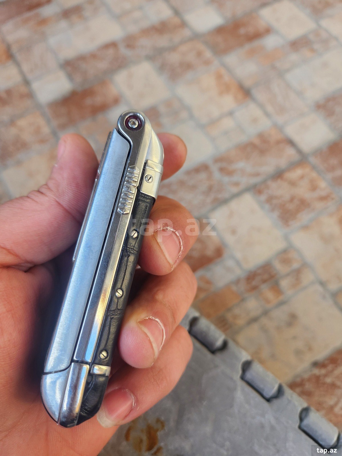Vertu Constellation Ayxta Black Alligator (4)