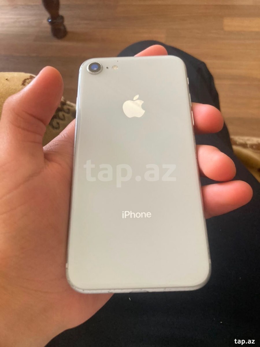 Apple iPhone 8 Silver 64GB (2)