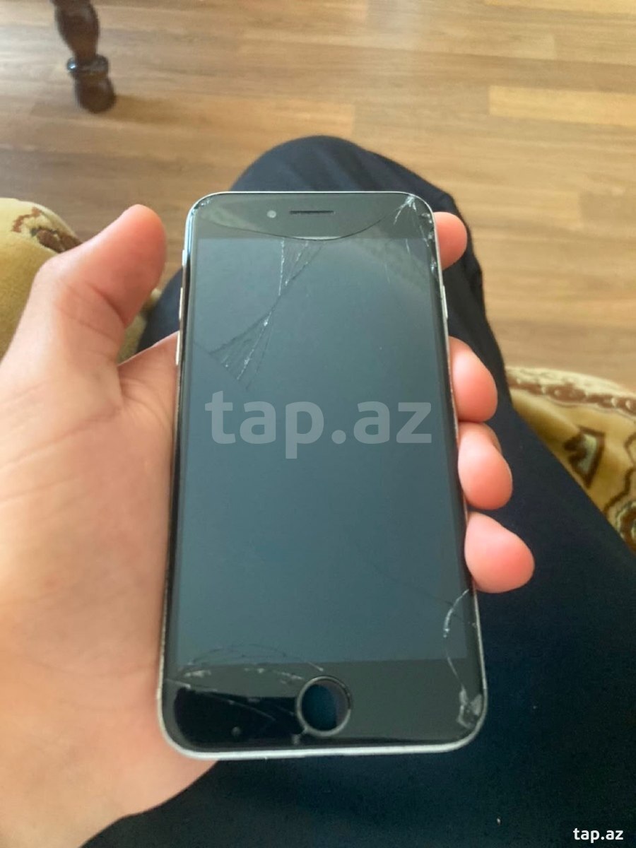 Apple iPhone 8 Silver 64GB (3)