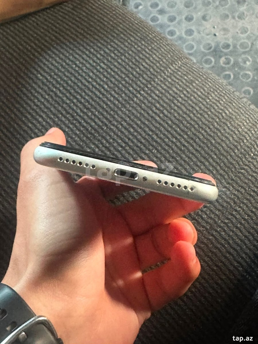 Apple iPhone SE (2020) White 128GB/3GB (4)