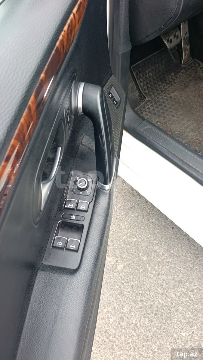 Volkswagen Passat CC, 2009 il (21)