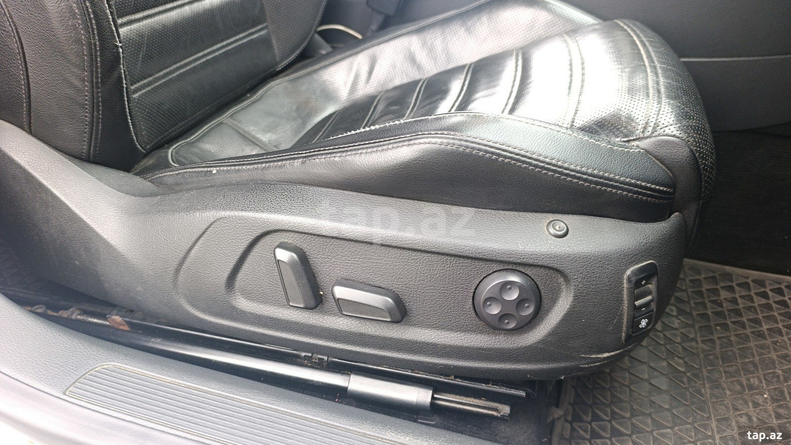 Volkswagen Passat CC, 2009 il (8)