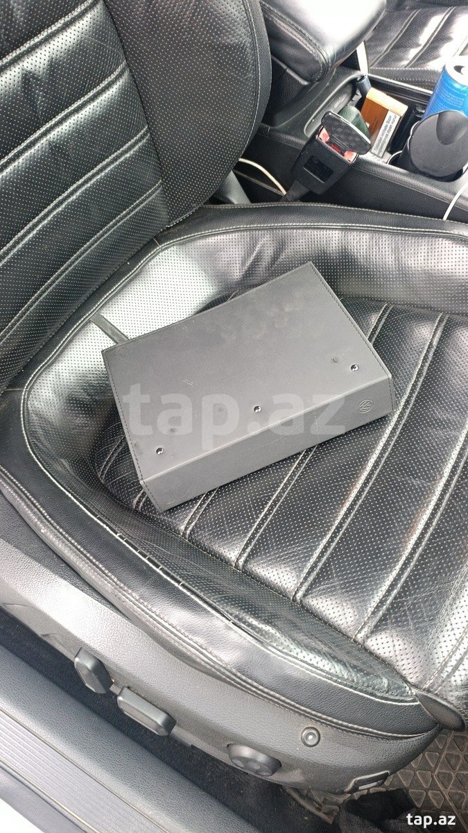 Volkswagen Passat CC, 2009 il (9)