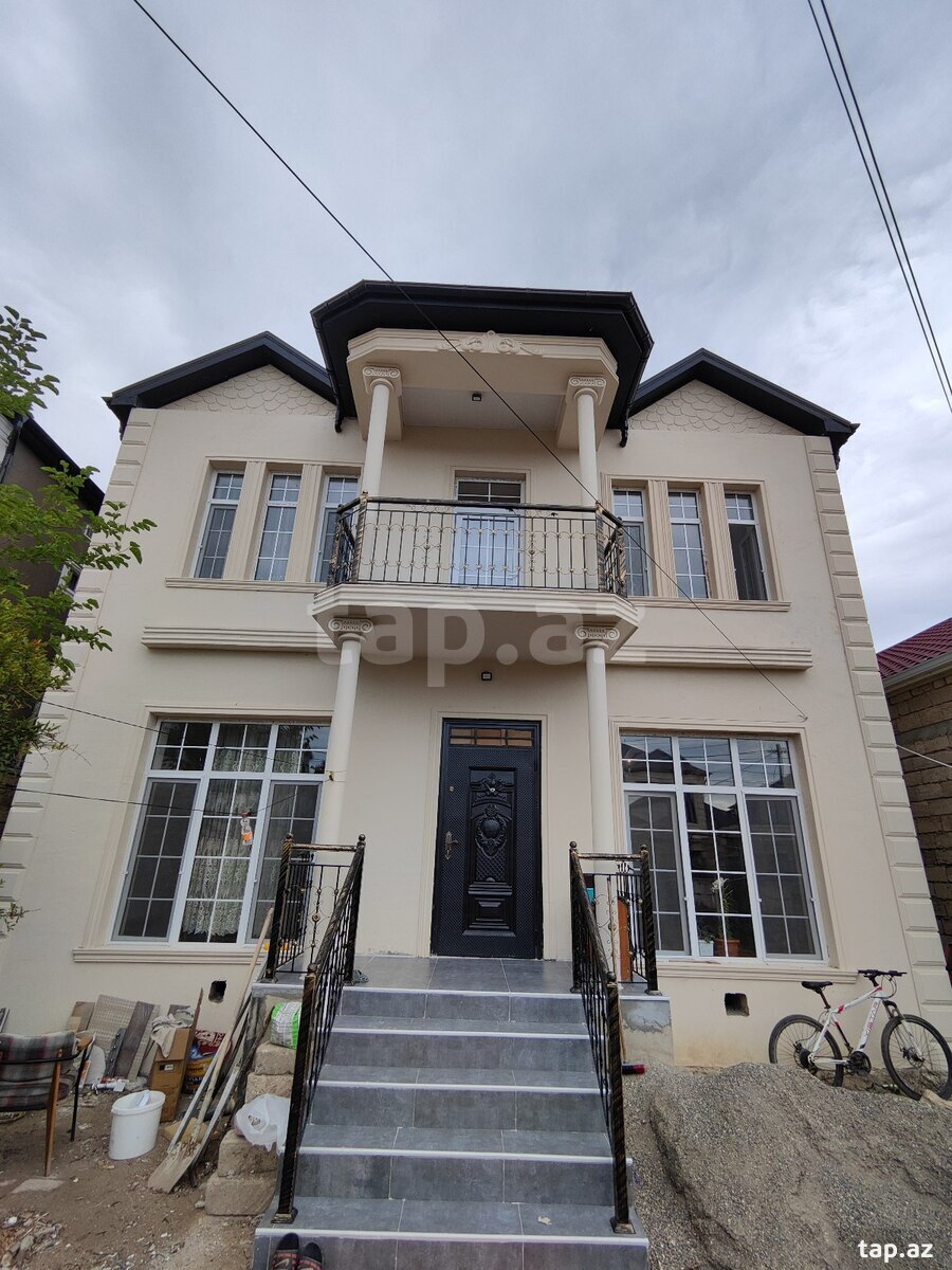Həyət evi, Qum adası