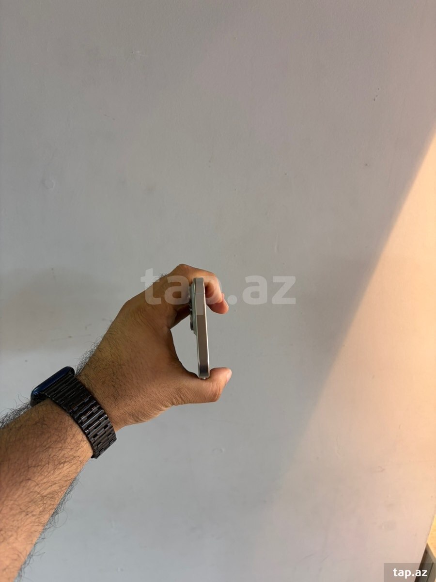 Apple iPhone 16 Pro Max Natural Titanium 256GB/8GB (2)