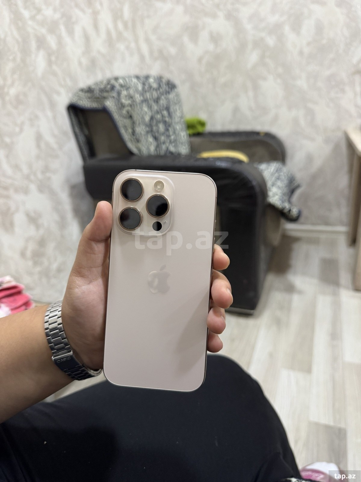 Apple iPhone 16 Pro Desert Titanium 256GB/8GB (2)