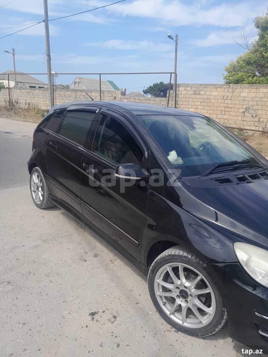 Mercedes B 180, 2010 il (2)