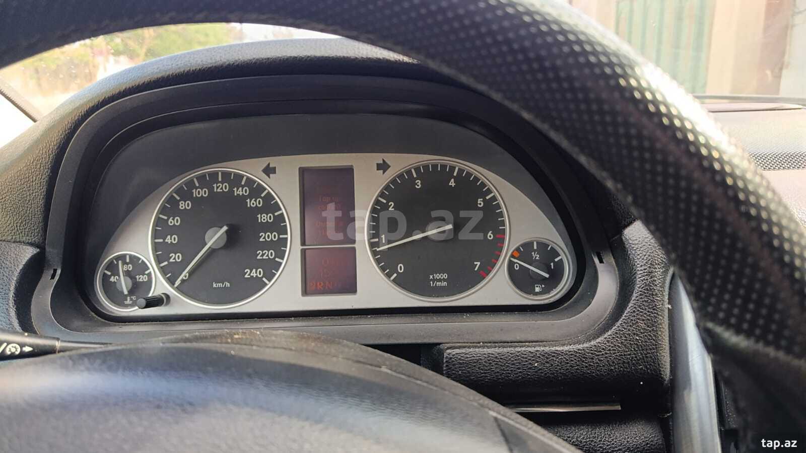 Mercedes B 180, 2010 il (7)