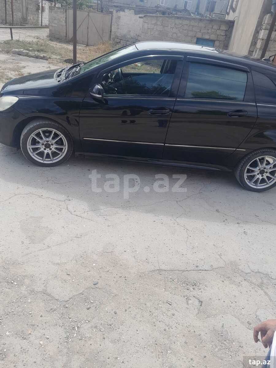 Mercedes B 180, 2010 il (4)