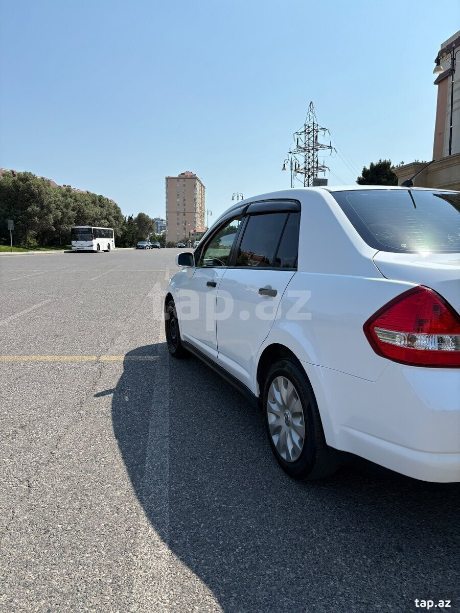 Nissan Tiida, 2011 il (3)