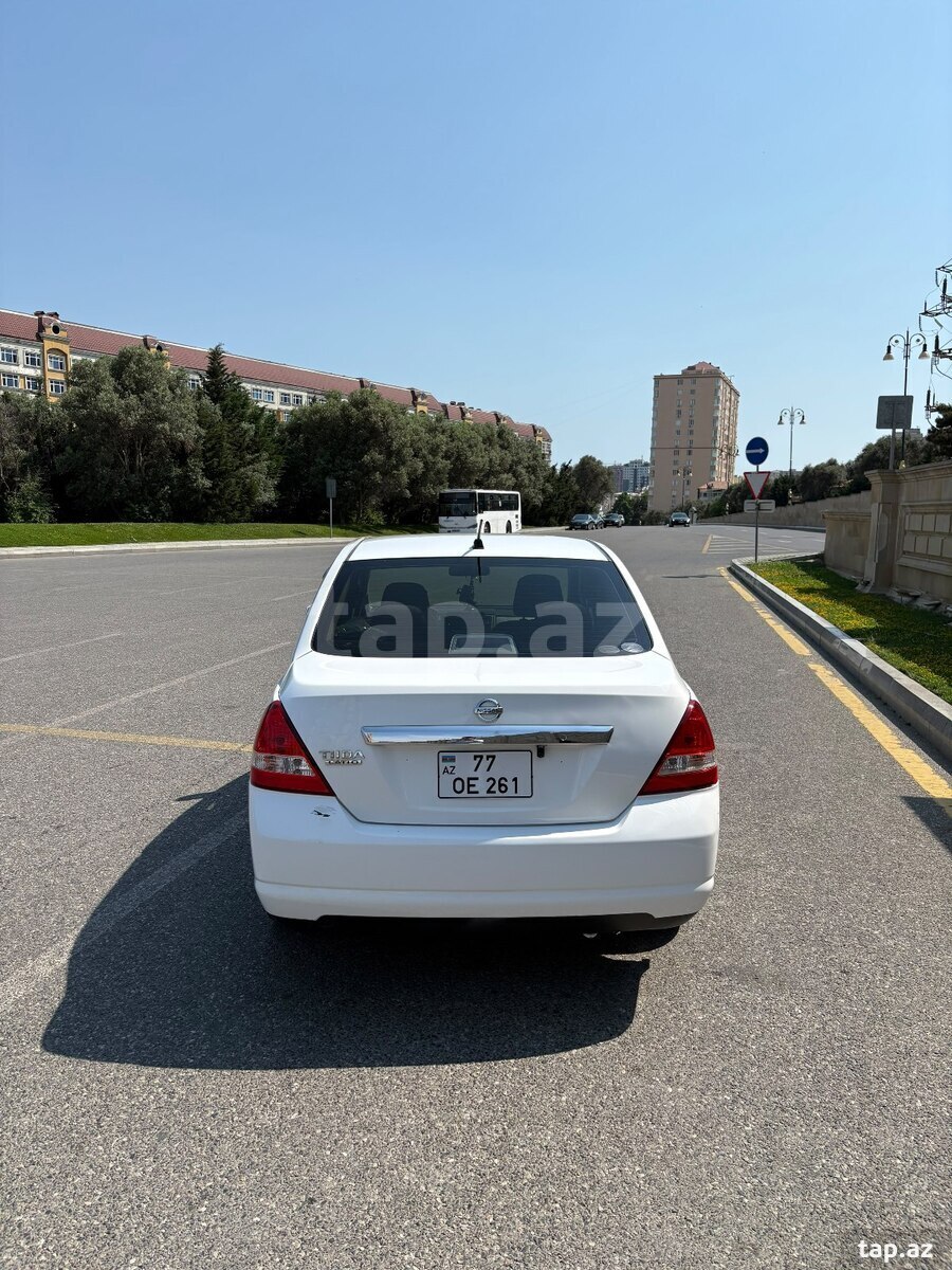Nissan Tiida, 2011 il (5)