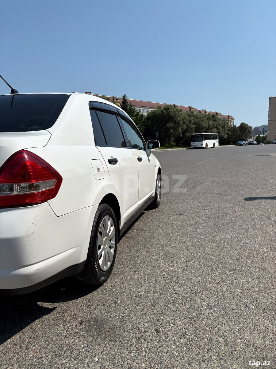 Nissan Tiida, 2011 il (7)