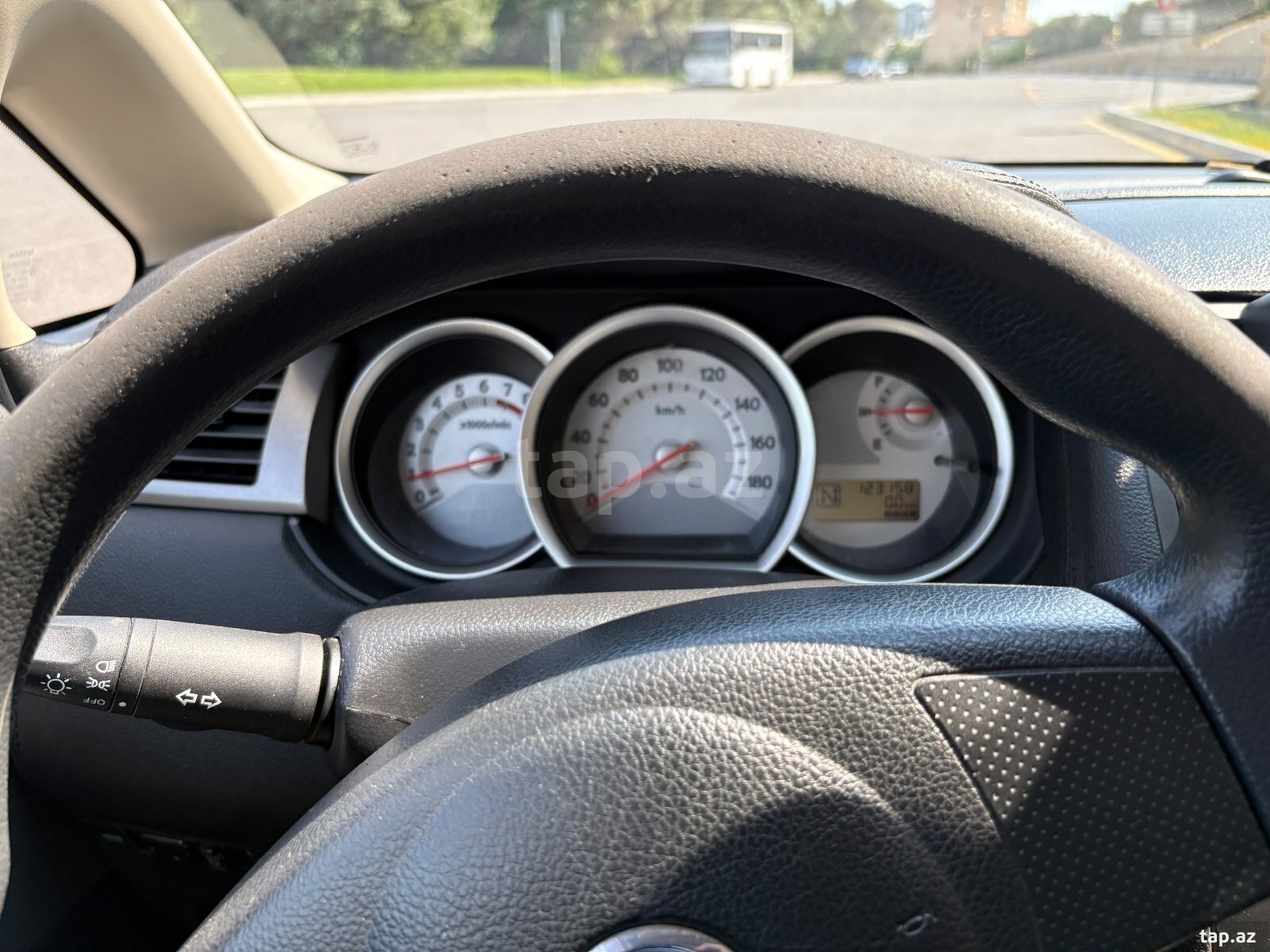 Nissan Tiida, 2011 il (11)