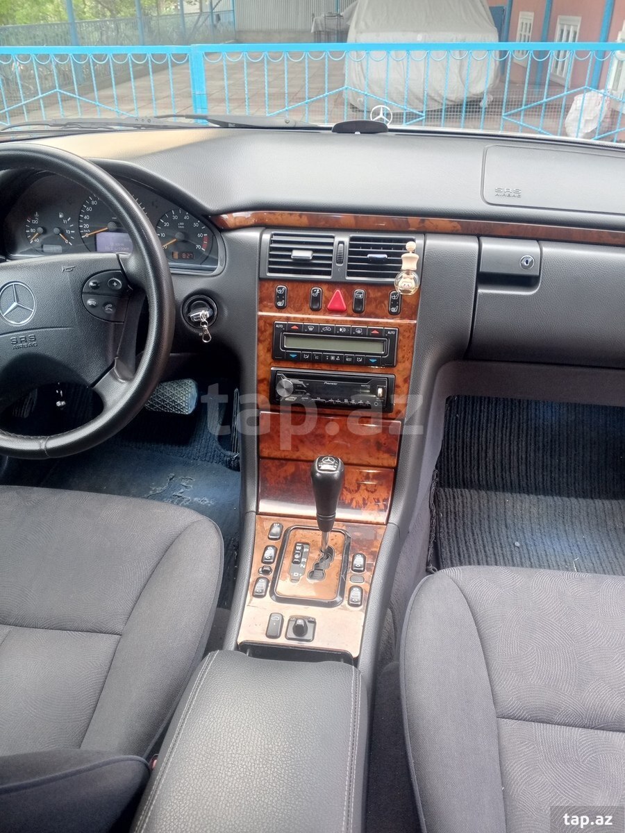 Mercedes E 280, 1999 il (4)