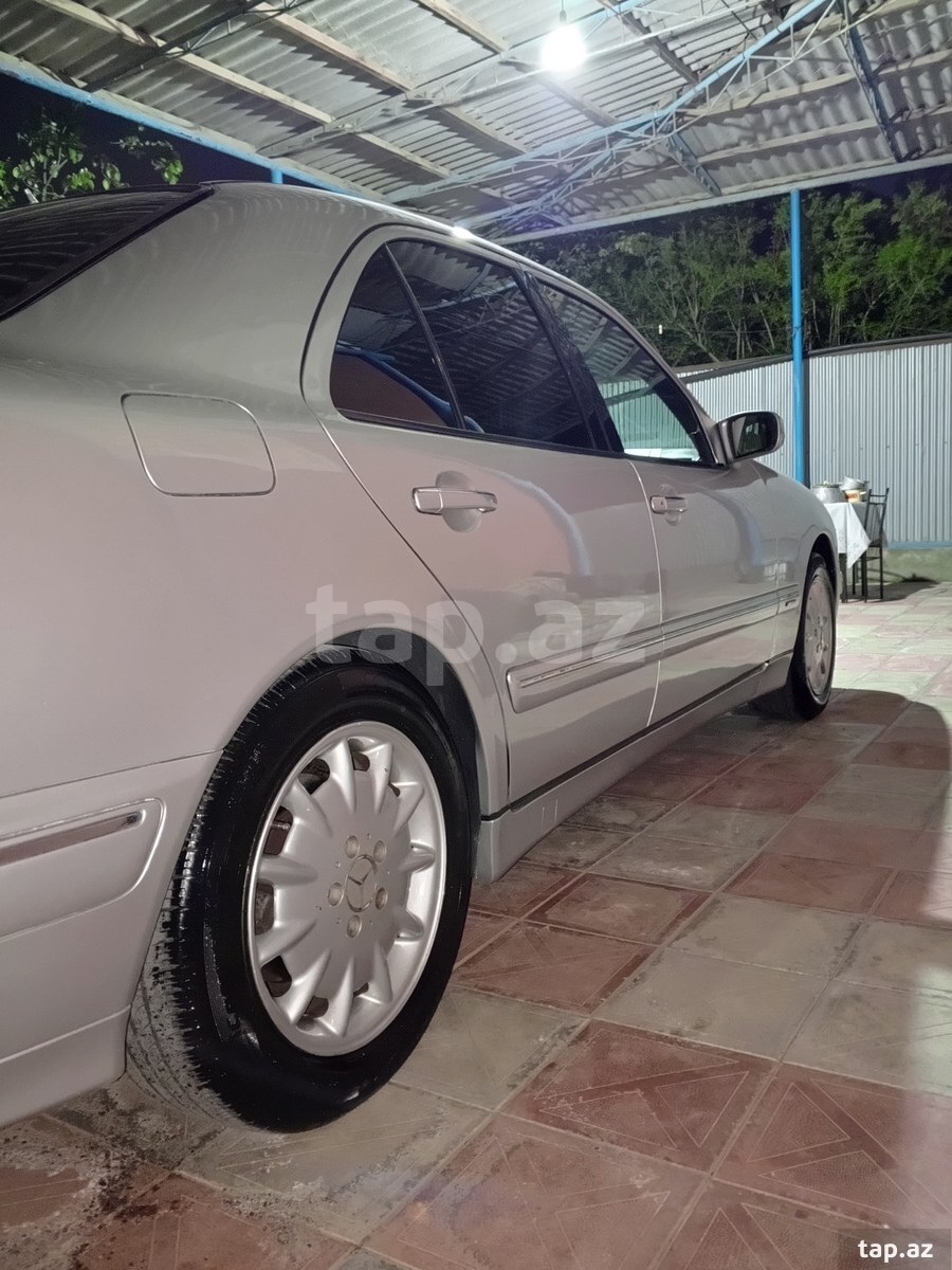 Mercedes E 280, 1999 il (8)