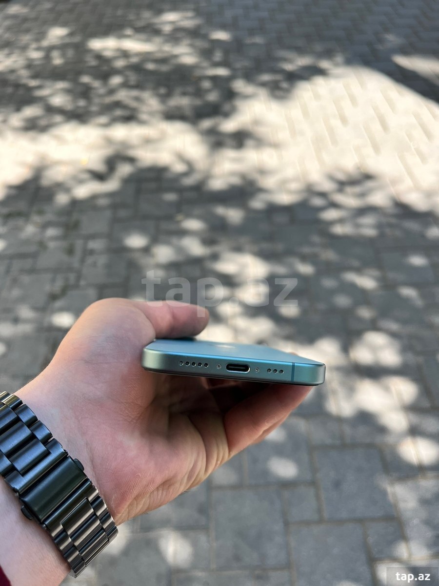 Apple iPhone 16 Teal 128GB/8GB (6)
