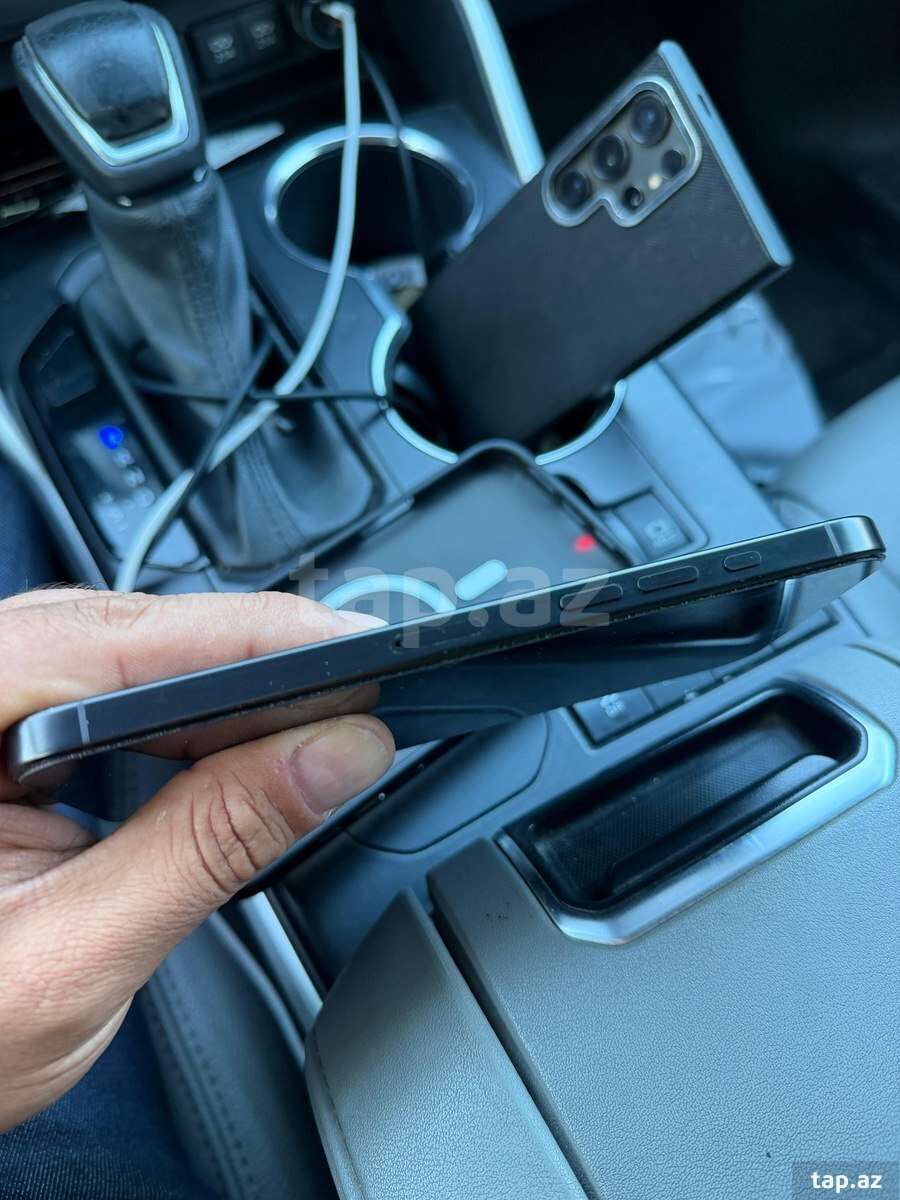 Apple iPhone 16 Pro Max Black Titanium 512GB/8GB (2)