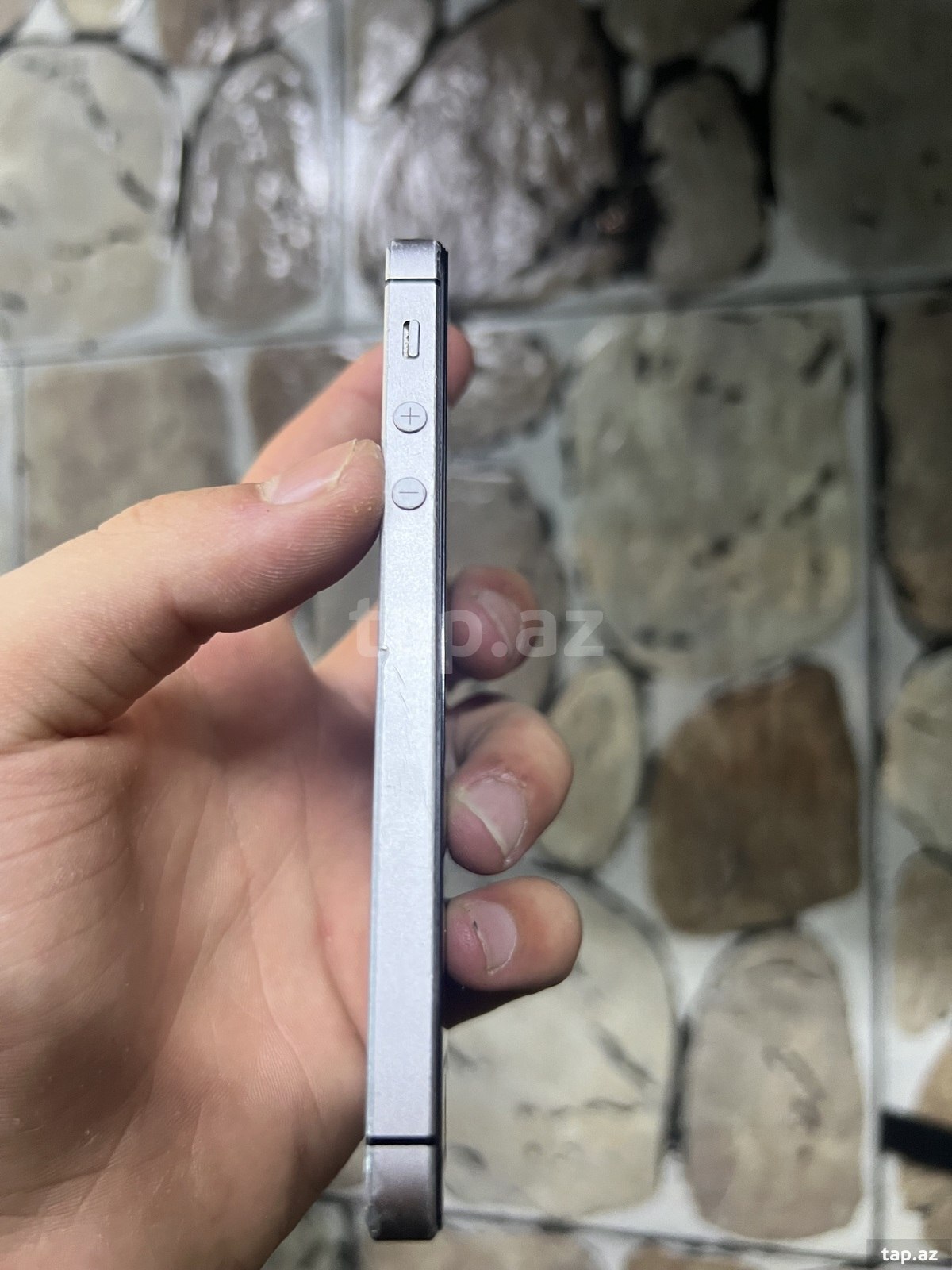 Apple iPhone SE Silver 16GB (3)