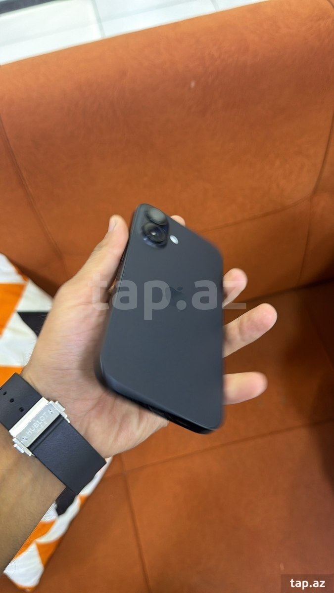 Apple iPhone 16 Black 128GB/8GB (2)