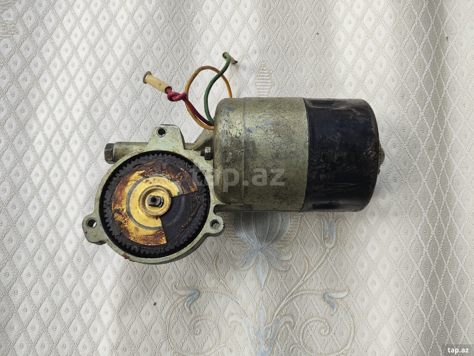 GAZ 21 şüşə silən mühərriki 
