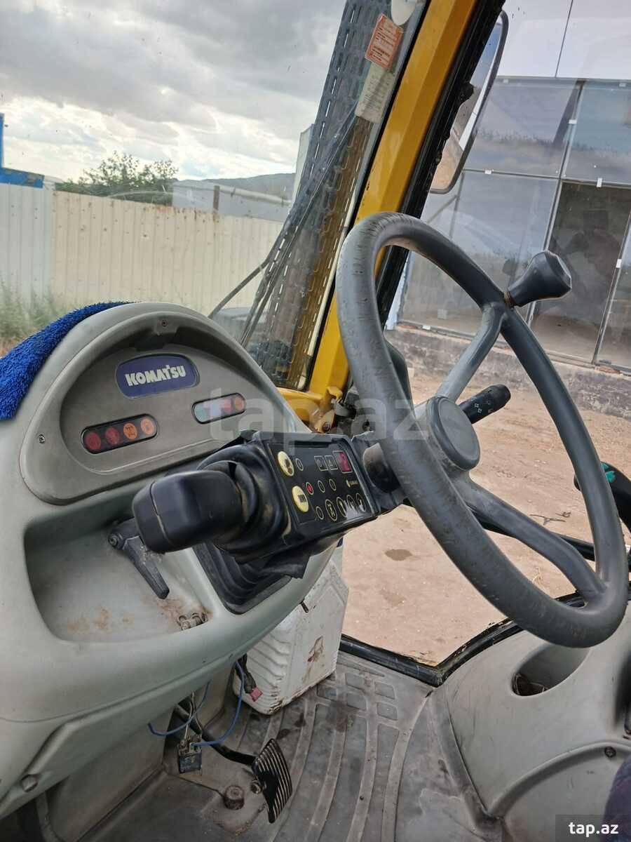 Tikinti texnikası Komatsu, 2002 il (8)
